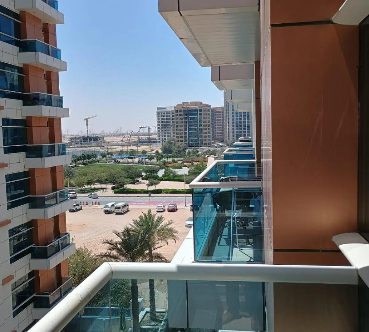Dvr 1Br Apartment In Dubai Land