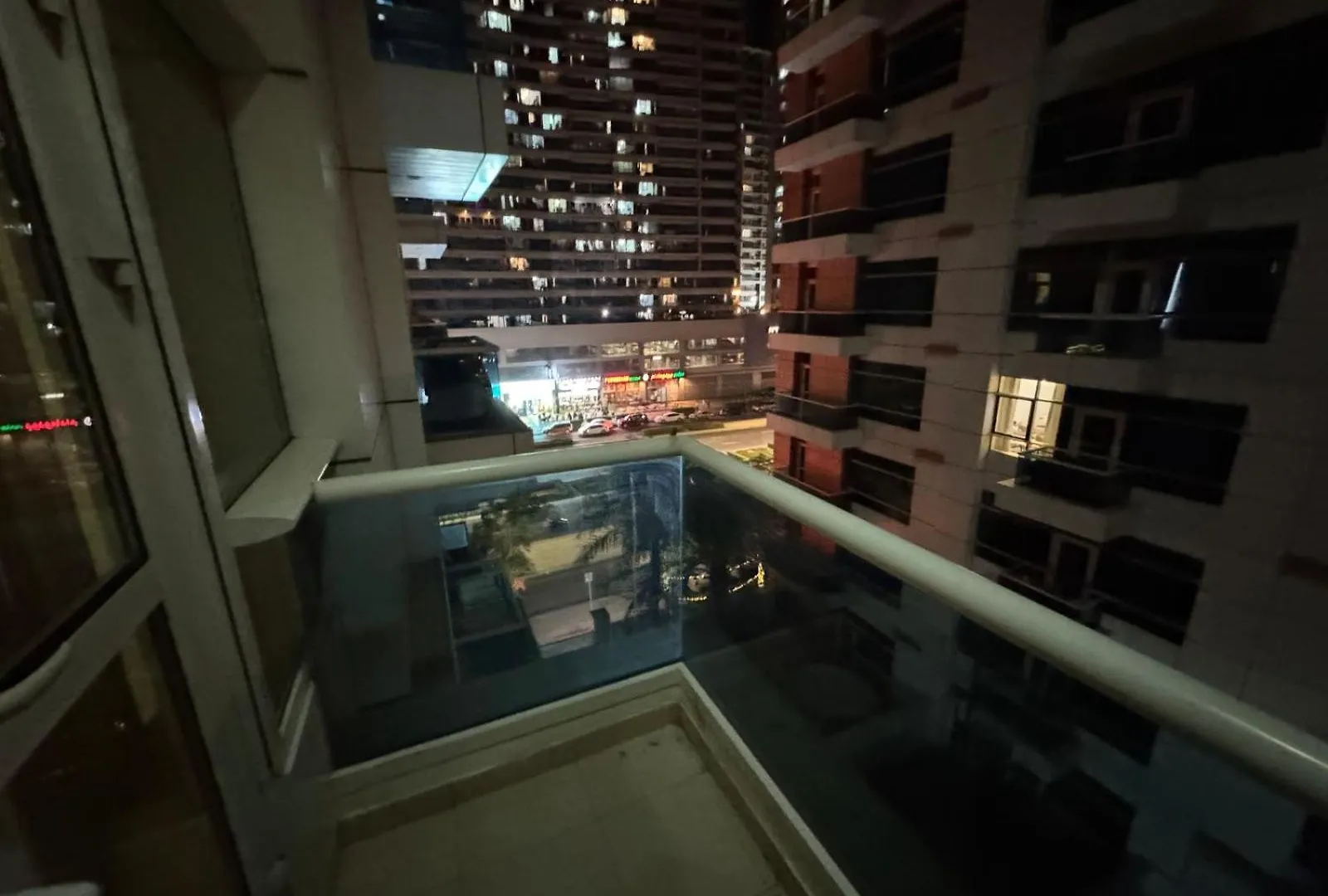 Dvr 1Br Apartment In Dubai Land