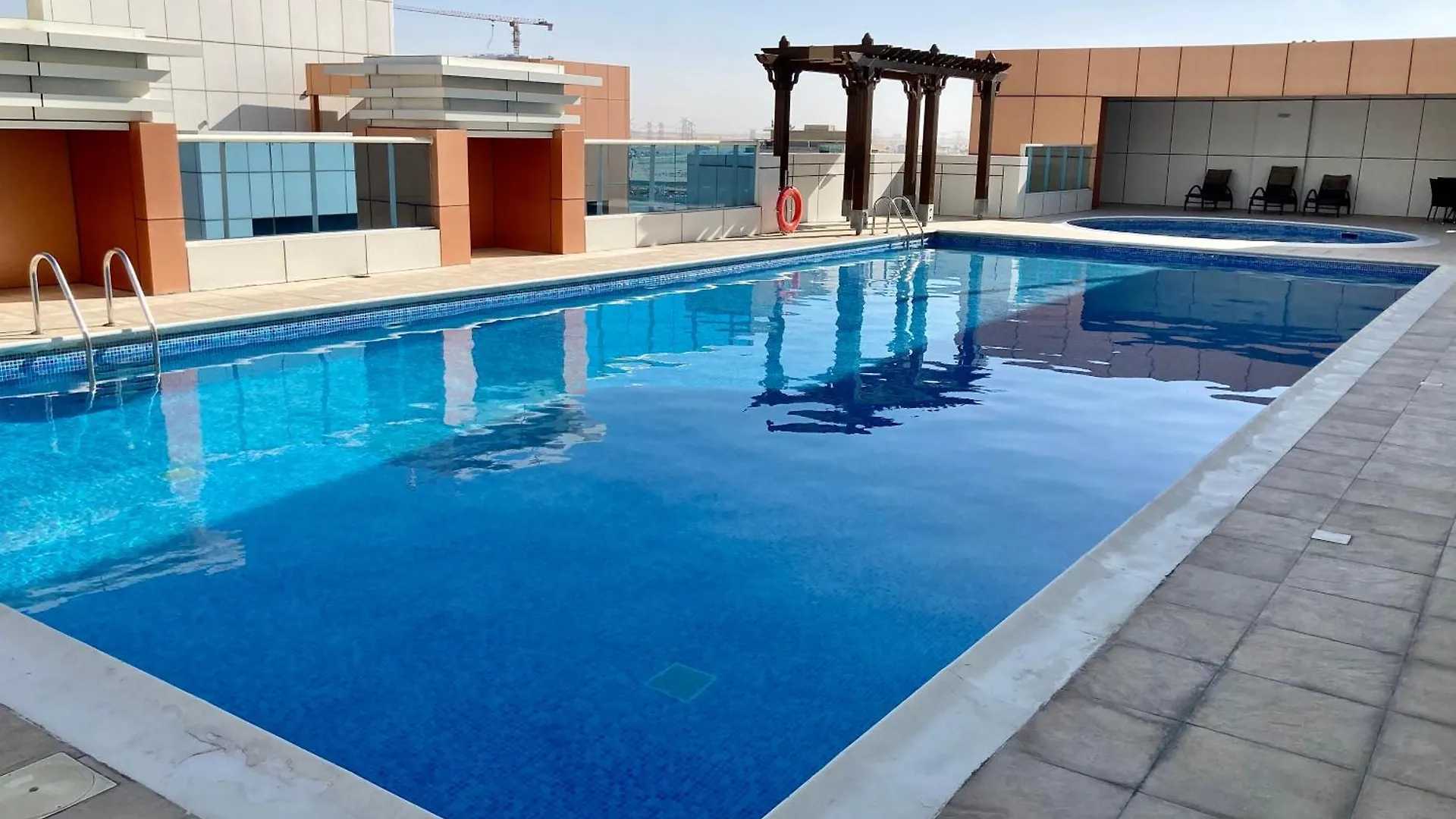 Dvr 1Br Apartment In Dubai Land